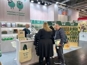 Auchan: Hypermarket Turnaround and Restructured Pet Supply Risk
