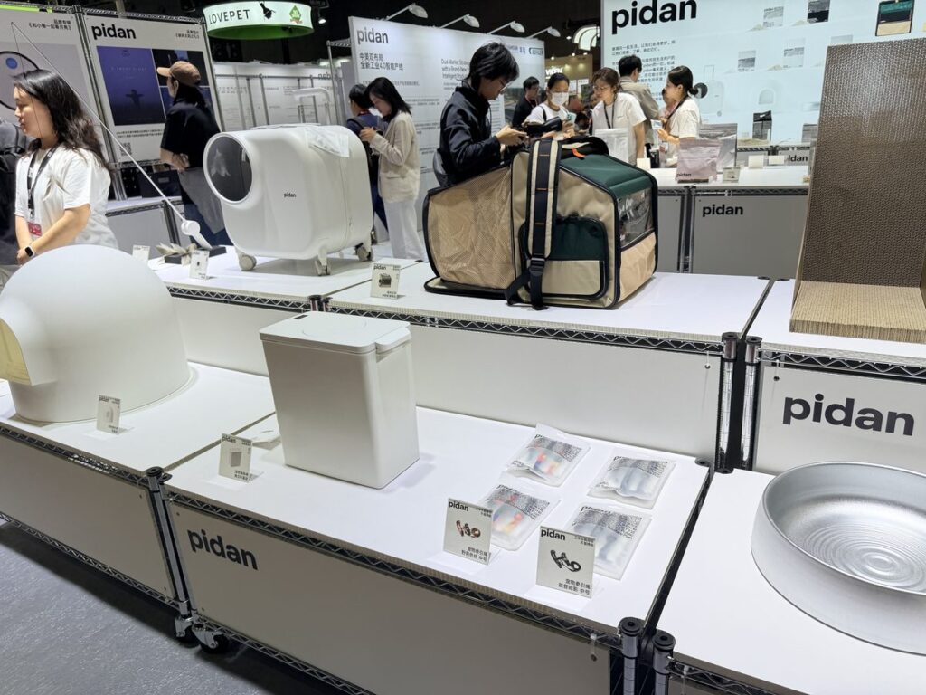China’s Holiday Dog Hotel Boom: Boarding Rooms Sell Out Ahead of Golden Week as Pet Mooncakes Go Mainstream